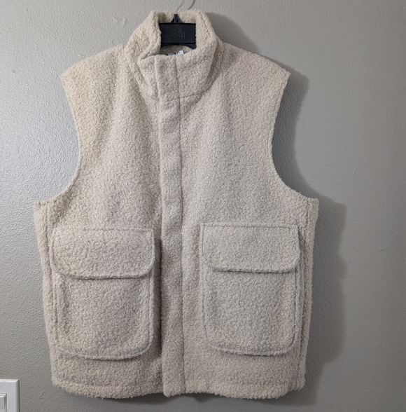 Zara Jackets & Blazers - Zara Women's Sherpa Beige Fleece Vest